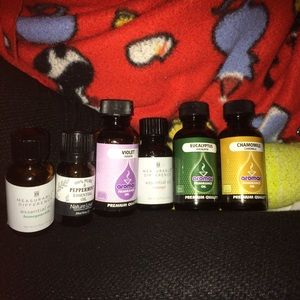 Bundle of essential oils